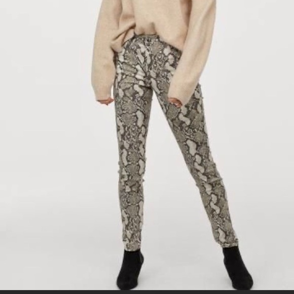 LN H & M SNAKESKIN FAUX LEATHER PANTS. - Picture 5 of 15